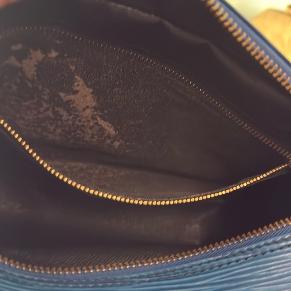 💎 Louis Vuitton Blue EPI Trocadero Crossbody 💎 - Picture 6 of 16